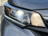 LEDヘッドライトは、点灯の瞬間から最大光量を発揮し、突然暗くなるトンネルなどでの安定感を高めます。