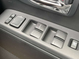 運転席オートが付いたパワ-ウインドスイッチです。