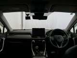 見通しのよいすっきりとした視界で、誰でも運転しやすいです。運転のしやすさは疲れにくさにも繋がりますよ♪