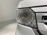 LEDヘッドライトは、点灯の瞬間から最大光量を発揮し、突然暗くなるトンネルなどでの安定感を高めます。