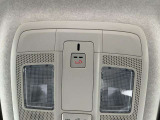 エアバッグ作動時や後突時、もしくは車内のSOSボタンを押した際に緊急通報オペレーターに連携し、救急・警察を手配します。更にオペレーターにも連携、お客様のご要望に応じてロードサービスの手配を行います。