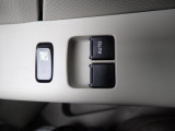 前席の窓の開閉は電動になりますので、便利ですよね。