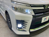 【LEDヘッドライト】悪天候や夜間走行時も良好な視界を確保し安心して運転できる高輝度LEDヘッドライトを装備!点灯速度が早く、消費電力も抑えられています。