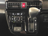 温度を設定すれば、自動で車内の温度管理をしてくれる優れものです♪ATミッションで運転楽々