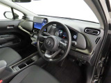 シンプルで使いやすいデザインの運転席です。