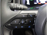 運転中、オーディオの操作をしてて、ハッとしたことはありませんか?ステアリングスイッチは、運転中でもハンドルでオーディオの操作が可能です。