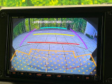 【バックカメラ】駐車時に後方がリアルタイム映像で確認できます。大型商業施設や立体駐車場での駐車時や、夜間のバック時に大活躍!運転スキルに関わらず、今や必須となった装備のひとつです!