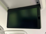 【フリップダウンモニター】大画面モニターで後席でもエンタメをお楽しみいただけます。小さなお子様にも大人気の装備です♪