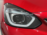 LEDヘッドライトは、点灯の瞬間から最大光量を発揮し、突然暗くなるトンネルなどでの安定感を高めます。