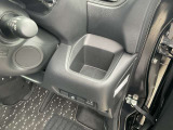 運転席、助手席の前にドリンクホルダ-が付いています!