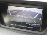 バックカメラが装備されており、後方の安全確認はもちろんのこと狭い場所での駐車や雨の日・夜間など視界の悪いコンディションでのストレスの軽減にもなります!