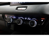 運転席と助手席の温度設定の変更が可能な左右独立タイプのデュアルエアコンです♪♪♪暑がりな人・寒がりな人も誰もが車内を快適にお過ごしいただけます♪♪♪
