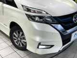 【LEDヘッドライト】悪天候や夜間走行時も良好な視界を確保し安心して運転できる高輝度LEDヘッドライトを装備!点灯速度が早く、消費電力も抑えられています。