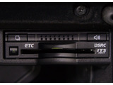 ★ETC(DSRC)が装備されています!!社外品とは違い収まりの良いデザインが人気!高速道路を利用する際は必需品ですよね!!ストレス無く料金所を通過出来ます!!