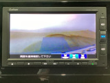 【バックカメラ】運転が苦手な方も車庫入れラクラクです!ギアをリバースに入れれば自動的に切り換わりますので、面倒な操作は不要です♪狭い駐車場もお車を傷つけず安心ですね!