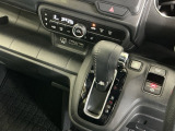 発進時から滑らかに加速する無段階変速のCVTはストップ&ゴーの多い街の中も快適です