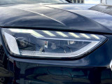 ウイング状のデイタイムランニングライトを備えるLEDヘッドライト。昼光に近い照明によって進路を照らし、昼夜ともに目視しやすく視認性を高め安全性と快適性を向上させます。