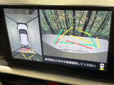 【パノラミックビューモニター】専用のカメラにより、上から見下ろしたような視点で360度クルマの周囲を確認することができます☆死角部分も確認しやすく、狭い場所での切り返しや駐車もスムーズに行えます。