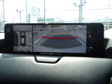 車両の前後左右にある4つのカメラを活用し、センターディスプレイの表示や各種警報音で低速走行時や駐車時に車両周辺の確認を支援し、見えない部分の危険察知をサポートいたします!