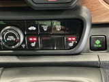 運転席/助手席シートヒーターで寒い日もすぐに温かくなり快適に過ごせます。2段階の温度調整が可能です