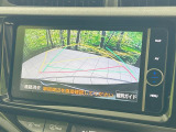 【バックカメラ】駐車時に後方がリアルタイム映像で確認できます。大型商業施設や立体駐車場での駐車時や、夜間のバック時に大活躍!運転スキルに関わらず、今や必須となった装備のひとつです!