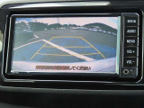 バックモニター付きでガイドラインがモニターに表示され、車庫入れや縦列駐車などの際に役立ちます!
