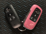 電子カードキーを携帯していれば、ドアハンドルやバックドアのリクエストスイッチを押すだけでドアの施錠・解錠が出来ます♪もちろん 遠隔操作も可能です!盗難防止のイモビライザー機能装備ですよ ☆