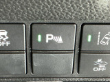パーキングセンサーシステムは走行中に障害物が迫ると音と表示でお知らせ、低速走行時時の安心感を高めます