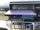Bluetoothにてハンズフリー通話/音楽再生、Apple CarPlay対応。CD/DVD再生、CD録音。