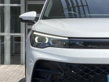 LEDマトリックスヘッドライト「IQ.LIGHT」HD。フロントカメラで対向車や先行車を検知、マトリックスモジュールに搭載されたLEDを個別に制御することで最適な配光を実現。従来よりさらにきめ細かい制御を可能に。