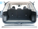 車体構造の見直しや、新型パワーリヤゲートの採用により、荷室幅および荷室開口部を拡大。サイズの大きな荷物の出し入れがしやすくなっております。
