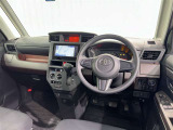 運転席まわりです。 各操作スイッチは使いやすい位置に配置されてます。