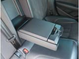 Audi正規ディーラーが高品質をお約束。高度な訓練・教育を受けたAudi専任メカニックが、100項目にもおよぶ精密な点検を実施。すべてクリアしたAudi車だけ、あなたのお手元に届けられるのです