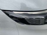 アダプティブLEDヘッドライト・LEDフォグランプです。夜の視界を明るくしてくれます。