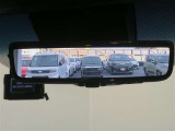 車両後方の視界をクリアに映し出す「デジタルインナーミラー」搭載です。