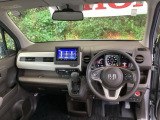 ご覧のように、視界が広く運転しやすいように設計されています。また、プラズマクラスター技術搭載フルオートエアコンで快適です。