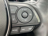 アダプティブクルーズコントロール機能付きです。走行中に先行車の様子を検知しながら、設定した車速の範囲内で先行車との距離のキープを支援します。詳細は販売店スタッフまでおたずねください。