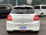 バックカメラ、後退時ブレーキサポート機能が付いてバック駐車や車庫入れも安心です。