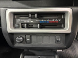 エアコンはツマミを動かすと温度と風量調節ができるので暑い夏や寒い冬も車内快適です♪