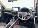 運転席まわりです。 各操作スイッチは使いやすい位置に配置されてます。