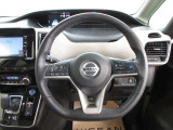 運転が楽しくなる明るく開放的な運転席まわりです。