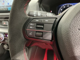 ステアリングにオーディオ操作スイッチが付いています。オーディオ画面に直接タッチしなくても操作が出来ますので、運転に集中できます。