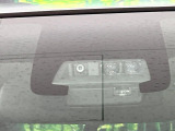 【トヨタセーフティセンス】走行中に前方の車両等を認識し、衝突しそうな時は警報とブレーキで衝突回避と被害軽減をアシスト。より安全にドライブをお楽しみいただけます。
