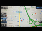 ダイハツ純正ナビゲーションを装備しています☆TVは画像がきれいなフルセグになっていてスマホに入っている音楽もBluetoothで繋いで楽しんでいただけます☆