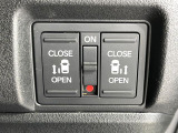【両側パワースライドドア】スマートキーや運転席のスイッチで後席両側スライドドアの開閉が可能♪電動だから力を入れてドアを開ける必要が無く、小さなお子様でも簡単に開け閉めでき快適です♪
