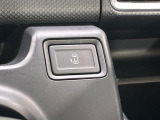【パワースライドドア】スマートキーや運転席のスイッチでスライドドアの開閉が可能♪電動だから力を入れてドアを開ける必要が無く、小さいお子様でも、重い荷物を持っている時もラクに開け閉めできます♪