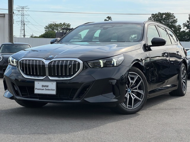 BMW i5ツーリング 