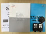 スマートキーは鍵をバッグに入れたままでもドアロックの開閉やエンジンのON・OFFができます。夜間や雨の日も鍵を探さなくて良いので便利です。