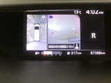 【アラウンドビューモニター】車を上空から見下ろしているかのように、直感的に周囲の状況を把握できます♪