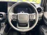 インテリアに合わせたデザインのステアリングは、運転される方のことも考え、運転しやすい形状、大きさです。是非一度、実際に触ってお確かめください。